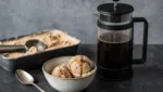 Eiscreme mit Kaffeepresse-Cold-Brew